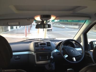 7 Seat Luxury People Mover (SYD) - Image 2